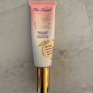 Too faced "porcelain" foundation